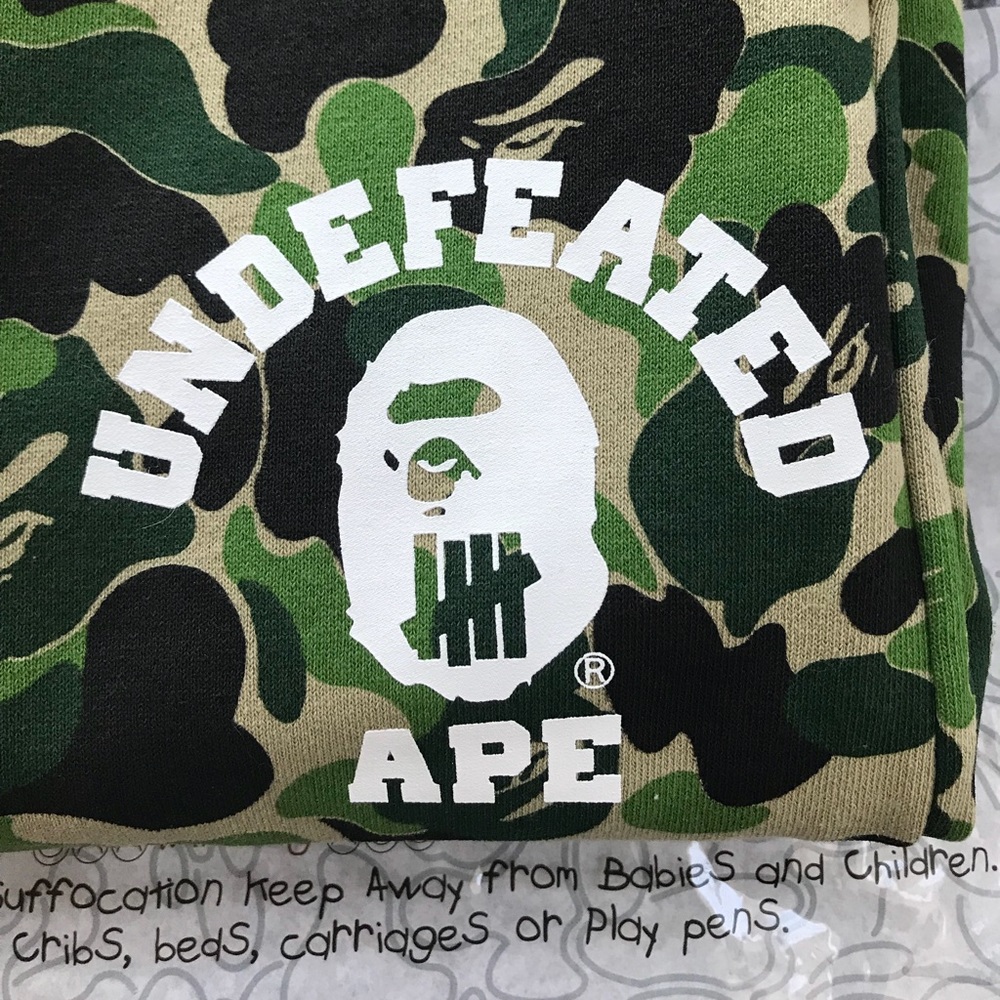 Bape x Undefeated Sweat Pants - Picture 2 of 7